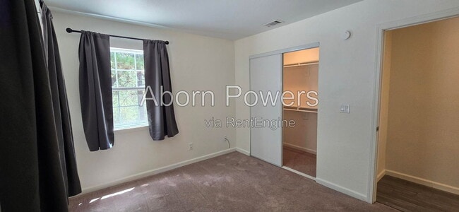 Building Photo - 6271 Red Robin Rd