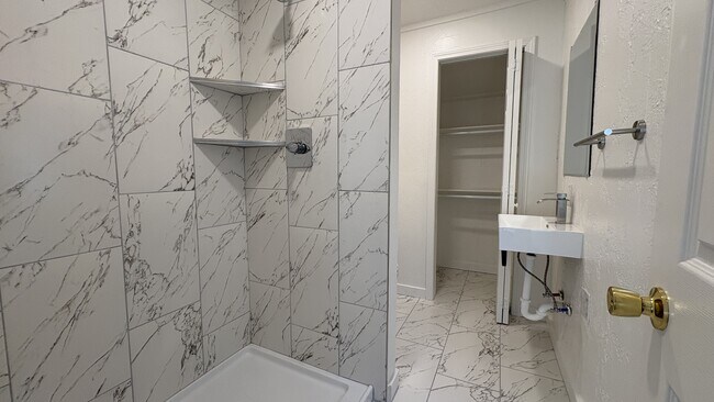 Building Photo - 3816 SE 25th St