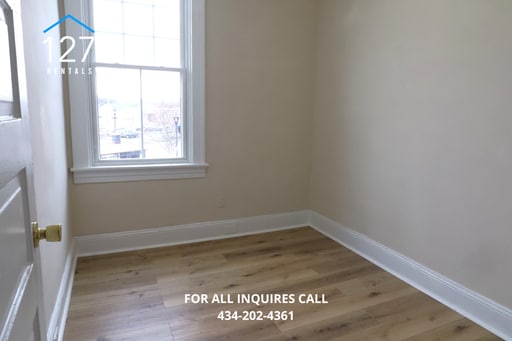 Building Photo - Spacious 3BR Apartment with Central Air, Off-Street Parking & Minutes to Downtown Lynchburg
