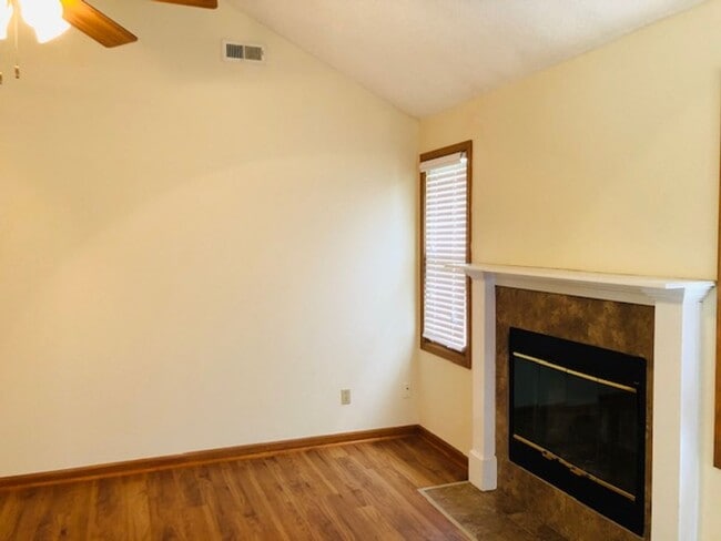 Building Photo - Updated 3 bed 2 bath with 2 car garage and a pool!