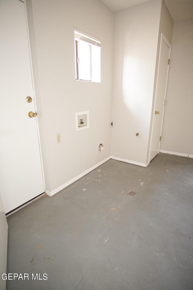 Building Photo - 2630 Mountain Ave