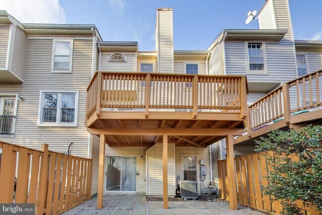 Building Photo - 2851 Strauss Terrace