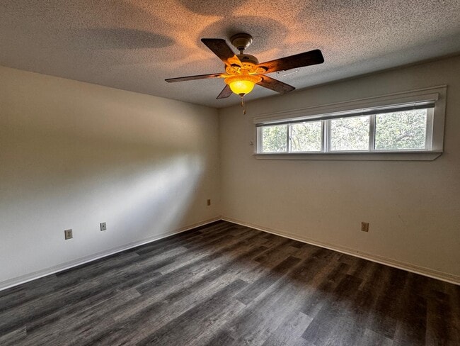 Building Photo - 806 Regatta Cir