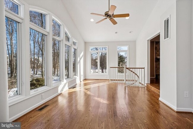 Building Photo - 4623 University Dr