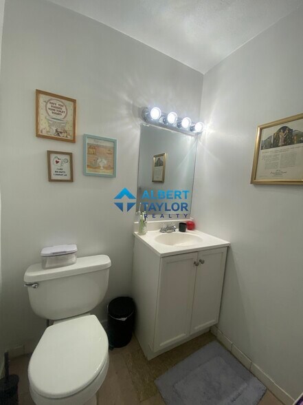 Building Photo - 24 Isabella St