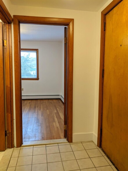 Building Photo - 322 Lowell St