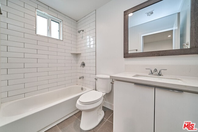 Building Photo - 603 W 41st Pl