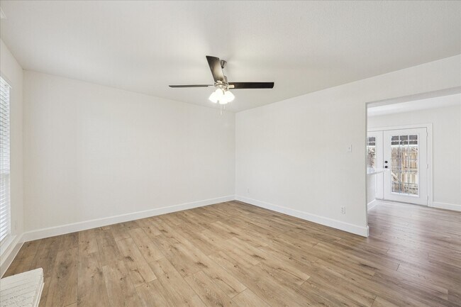 Building Photo - 1525 Bonanza Rd