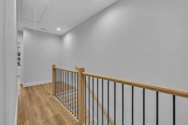 Building Photo - 425A Veritas St.