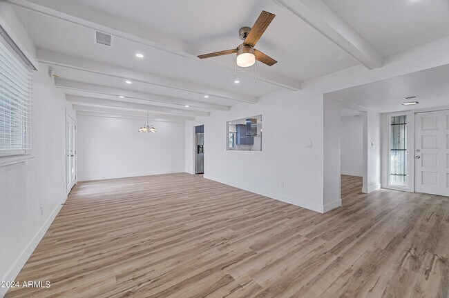 Building Photo - 4812 W Greenway Rd