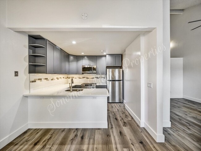 Building Photo - 2 Bedroom 1.5 Bath 2 Car Garage Includes W...