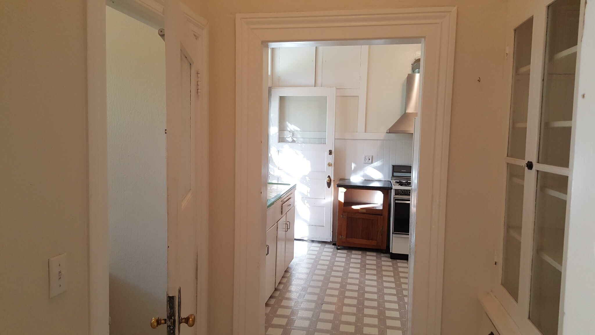 Building Photo - 627 Rose Ave