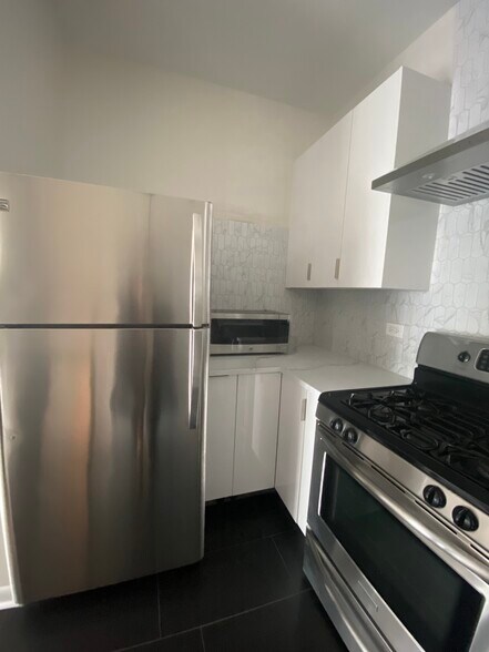 Kitchen - 1928 N Kedzie Ave