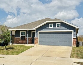 Building Photo - Modern Comfort Meets Prime Location – Single-Story Living at Its Best!