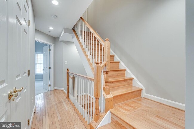 Building Photo - 8872 Ashgrove House Ln