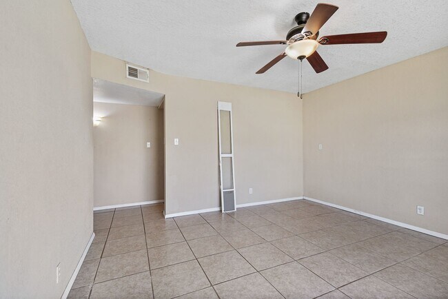 Building Photo - 1801 Corte Del Ranchero