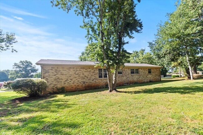 Building Photo - 507 Clift Dr