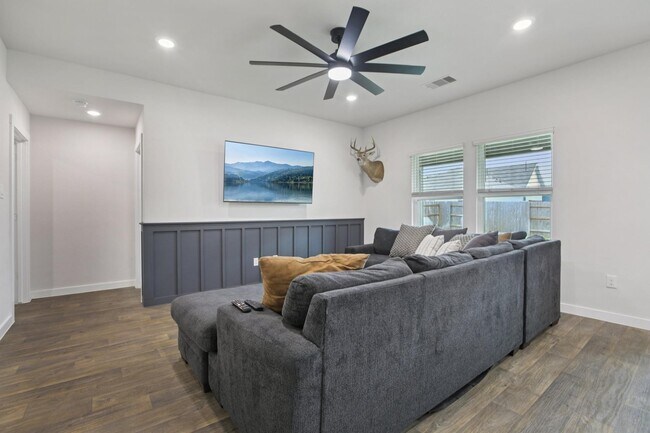 Building Photo - 109 Netherland St