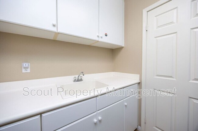 Building Photo - 28851 Springfield Pl