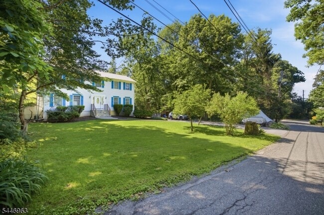 Building Photo - 2057 Lakeside Dr W