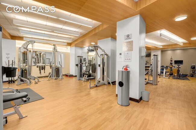 Building Photo - 99 John St