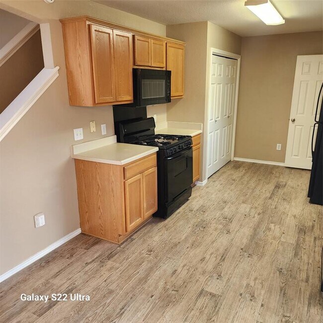 Building Photo - 2341 Bluffstone Dr