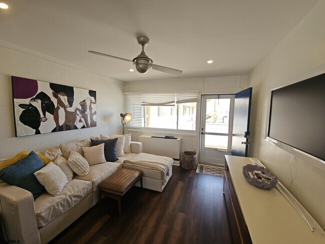 Building Photo - 6100 Boardwalk