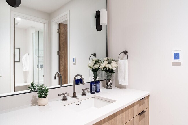 Building Photo - 10 Tree Line Ln