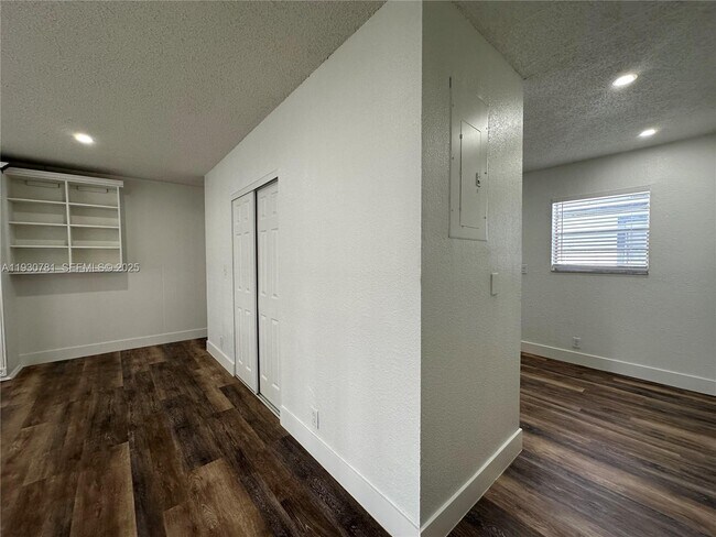 Building Photo - 112 NW 2nd Ave