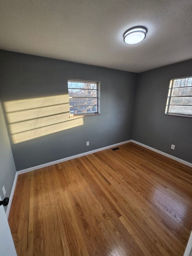 Building Photo - Charming 3-Bedroom, 2-Bathroom Brick Home for Rent