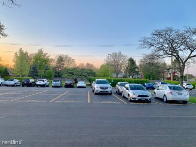 Building Photo - 2640 N Windsor Dr