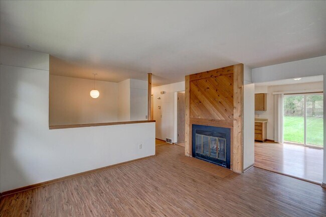 Building Photo - 1329/1331 S Thompson Dr