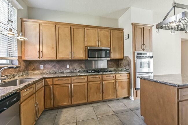 Building Photo - 2533 Potomac Dr