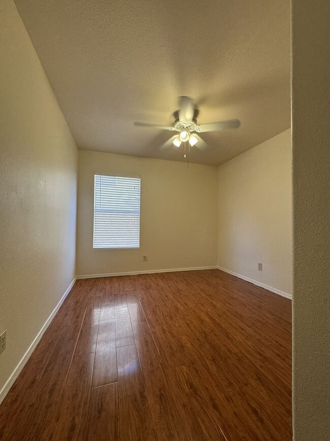 Building Photo - 4 BEDROOMS CULDESAC LOT ACROSS FROM PARK