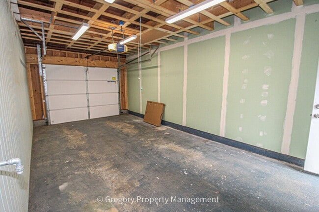 Building Photo - 1202 44th St SE