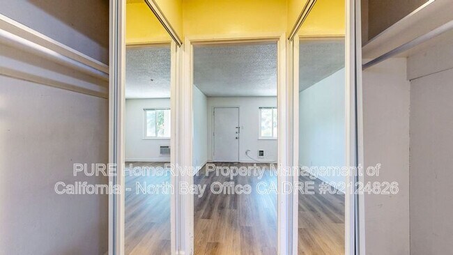 Building Photo - 555 Dexter St