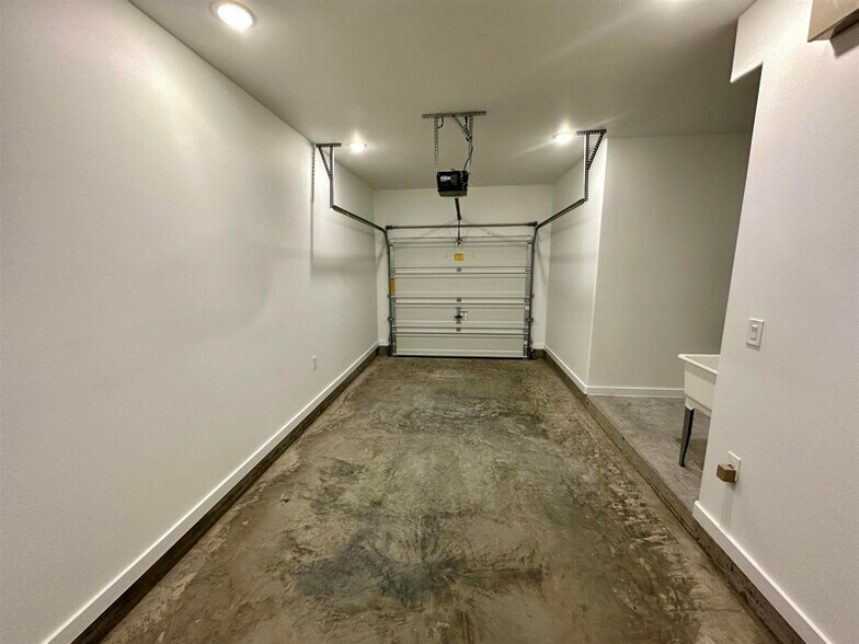 Building Photo - 8218 Casa Verde Rd