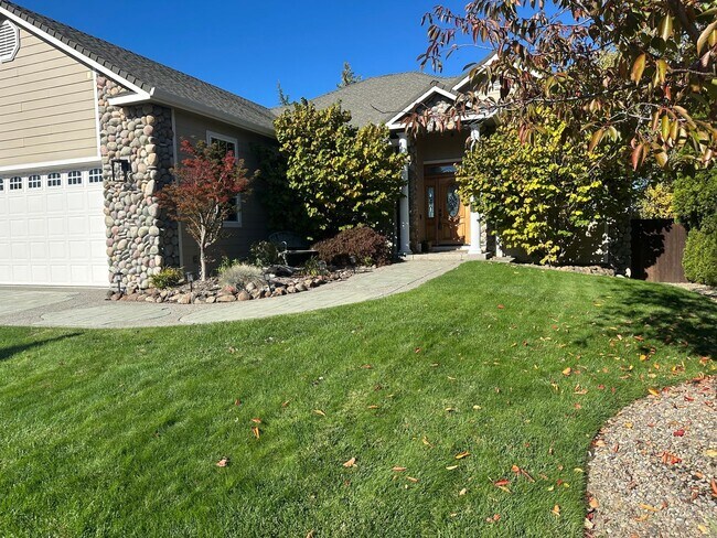 Primary Photo - Amazing Price! Amazing Location!