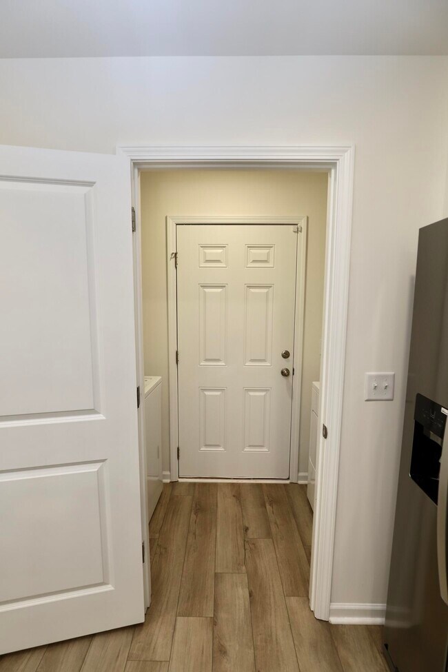 Building Photo - 1718 Canopy Dr