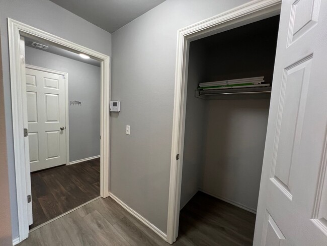 Building Photo - $500 OFF FIRST MONTHS RENT! Home with abov...