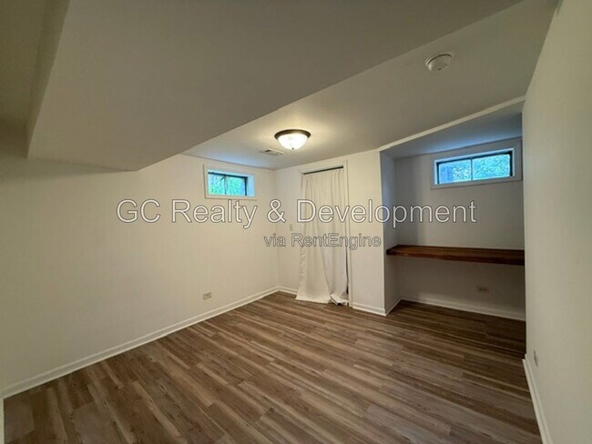 Building Photo - 689 Laurel Ave