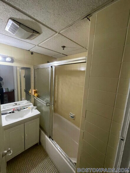 Building Photo - 62 Boylston St