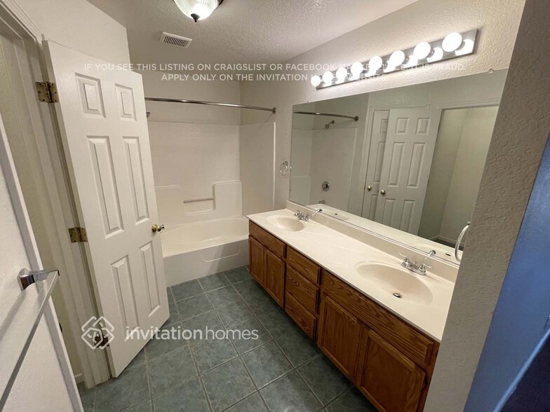 Building Photo - 2134 Jayhawk Dr