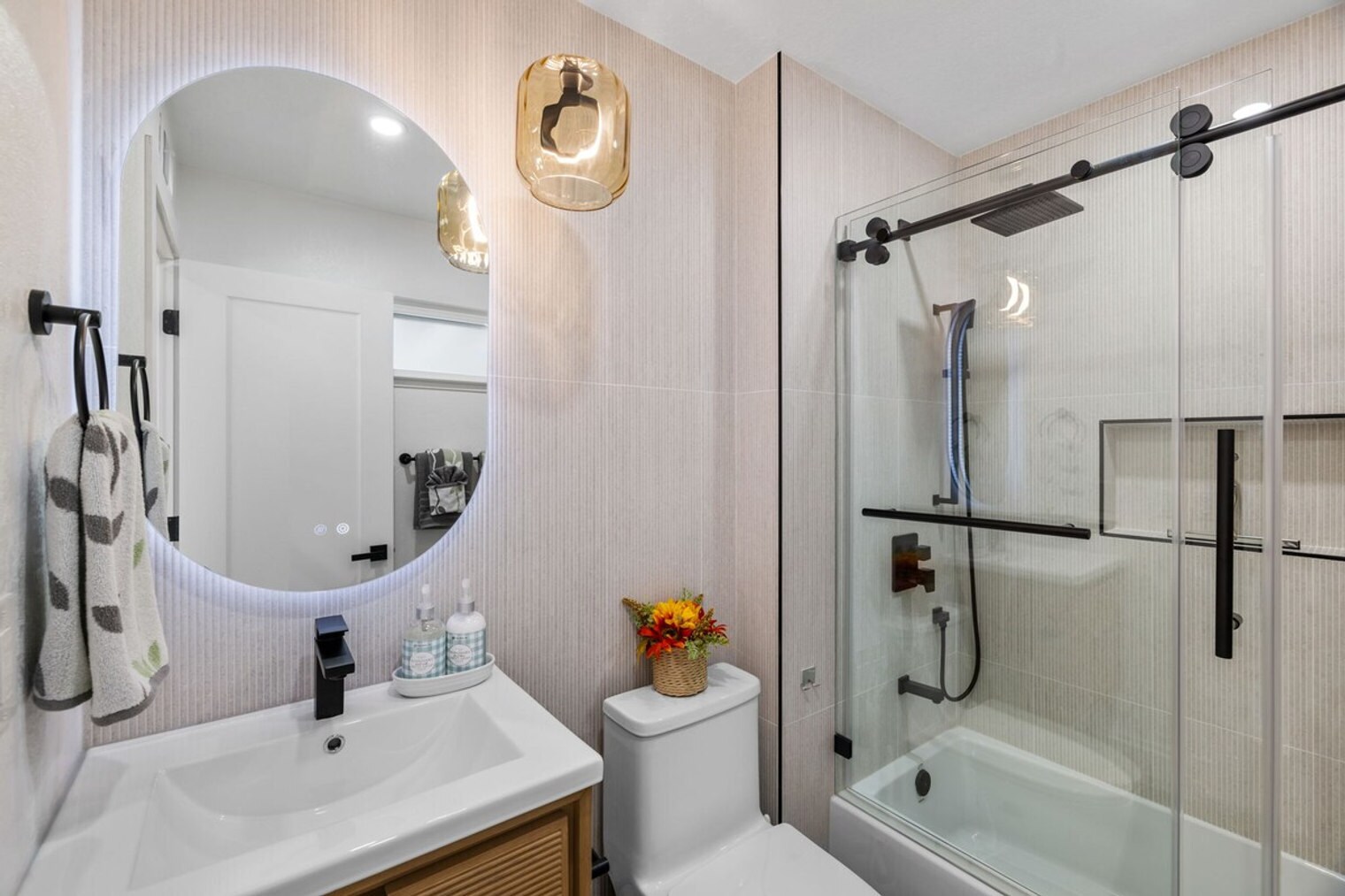 Building Photo - 1317 Donohue Dr