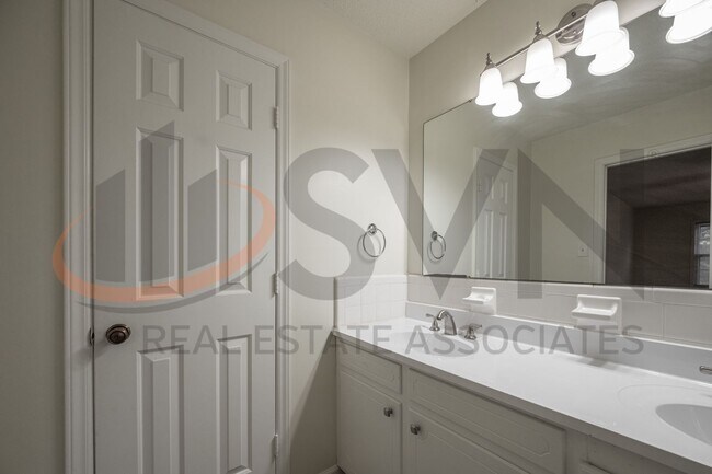 Building Photo - Spacious Home in Desirable Hope Valley Neighborhood!