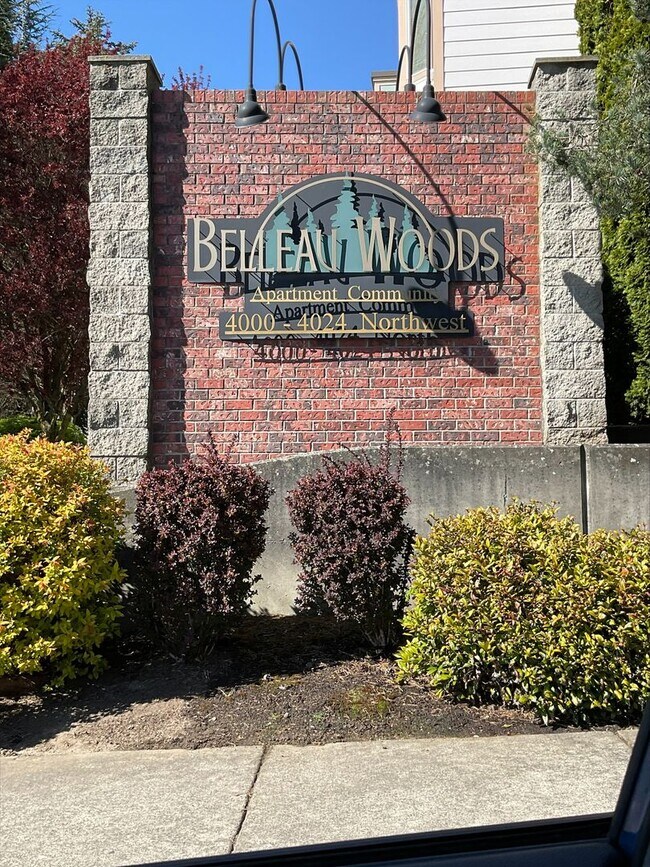 Primary Photo - 2 Bed/ 2 Bath Apartment on Northwest Ave!