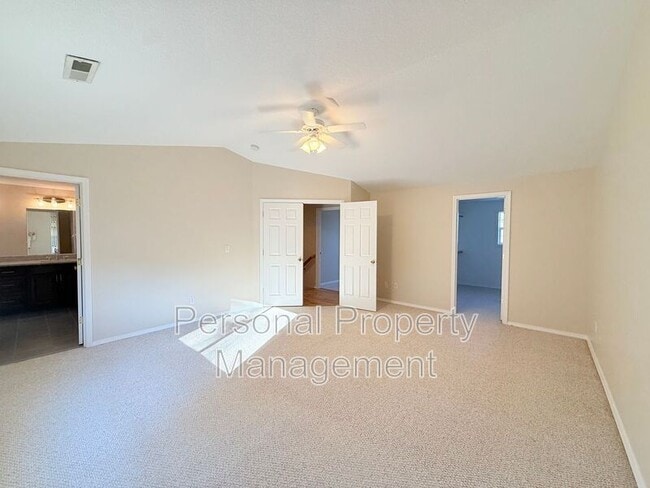 Building Photo - 11608 NE 2nd Ave