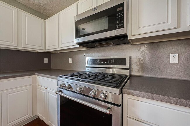 Building Photo - 18110 Shallow Leaf Ln