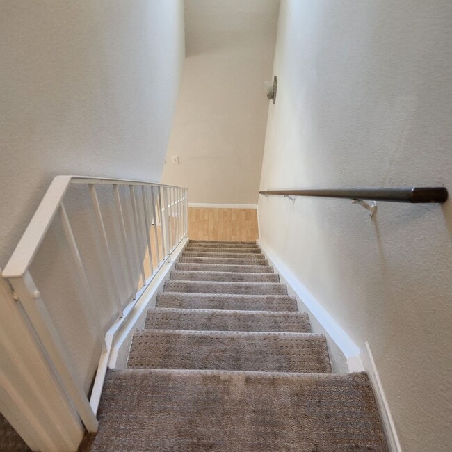 Building Photo - UTC Duplex 1475 Sq Ft 3 bedroom 1.5 ba woo...