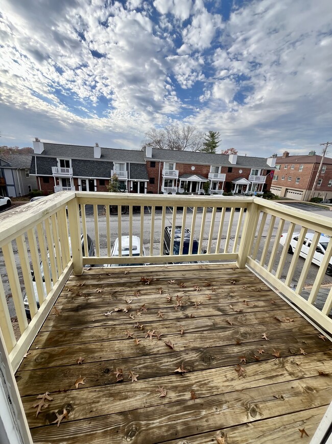 Private front deck - 1458 High School Dr